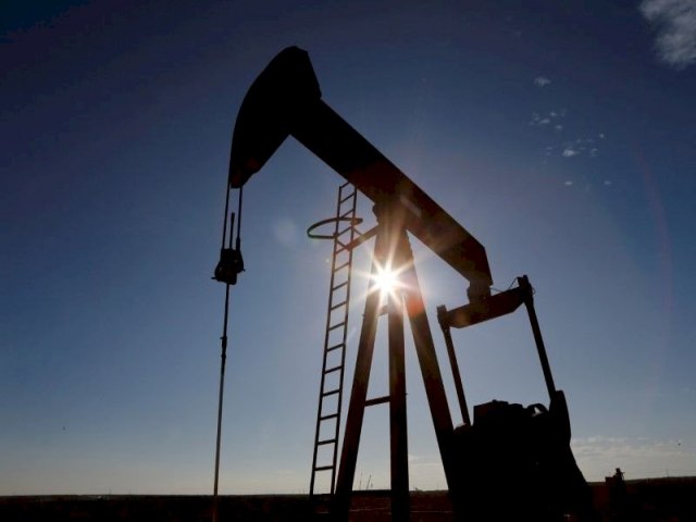 Petróleo Brent acelera e atinge patamar recorde acima de US$ 110 por barril