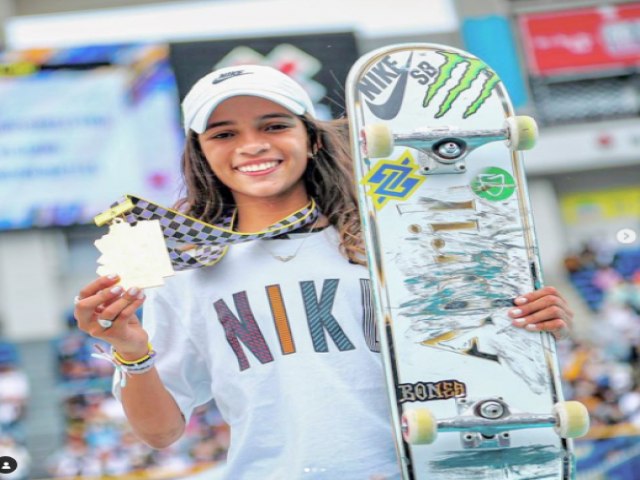 Rayssa Leal conquista ouro e sobe pela primeira vez no pdio do X-Games