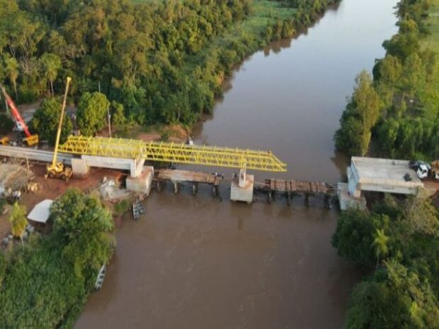 DEODPOLIS: Construo de ponte sobre o Rio Dourados avana na MS-274 com lanamento de vigas