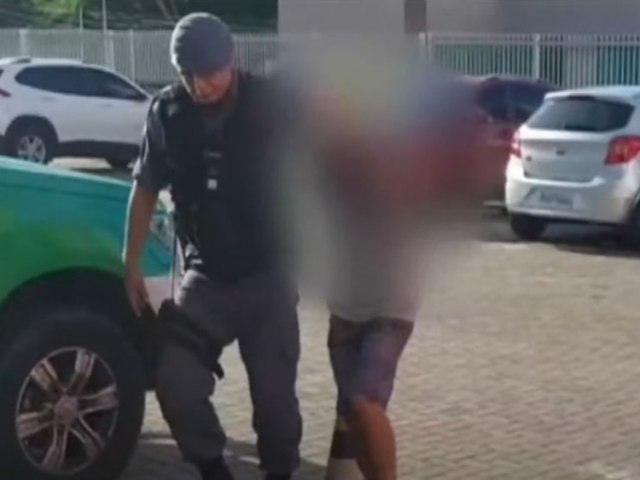 Av  preso em Manaus ao ser flagrado ensinando netos de 3 e 5 anos a fazer sexo