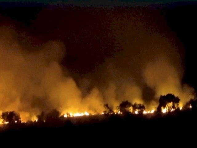 DEODPOLIS: Bombeiros de Ivinhema combate incndio criminoso em Lagoa Bonita