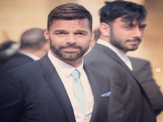 Ricky Martin tinha caso com sobrinho de 21 anos, incesto terminou em ordem de restrio