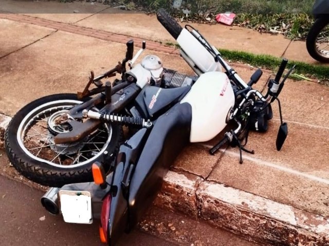 Motociclista fica em estado grave ao cair em meio-fio na Marcelino Pires