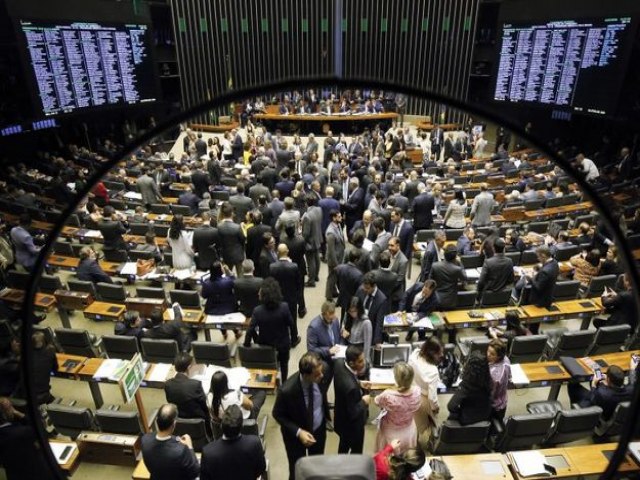 Enquete: 97% dos leitores dizem que Brasil deveria diminuir nmero de partidos polticos