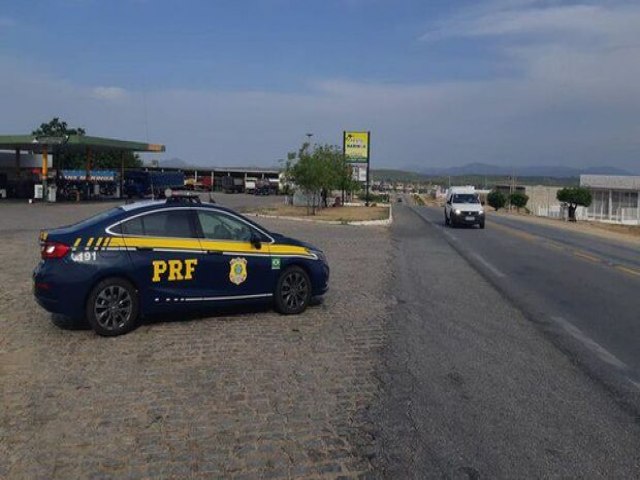 PRF aponta que ainda h dois bloqueios parciais em rodovias federais
