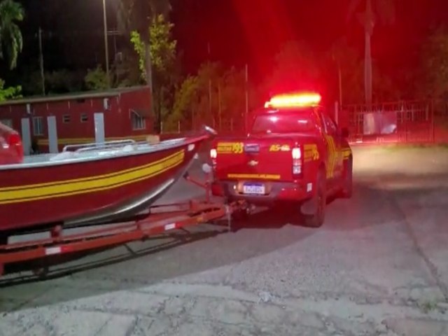 Barco naufraga e Bombeiros procuram por dois desaparecidos no Rio Paraguai