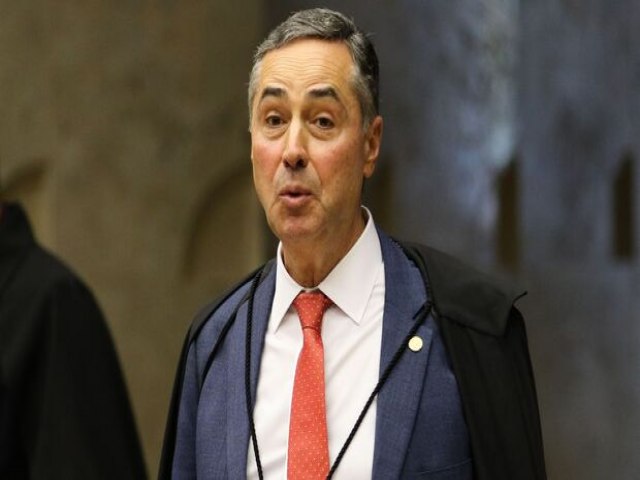 Senadores protocolam pedido de impeachment contra ministro Barroso