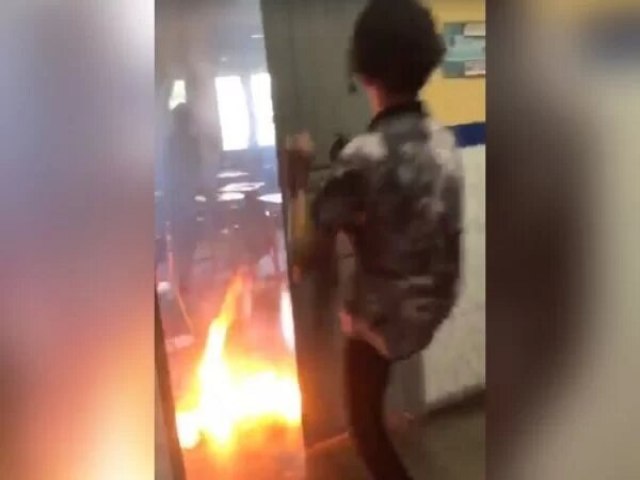 RJ: aluno incendeia sala de aula com colegas e professor dentro