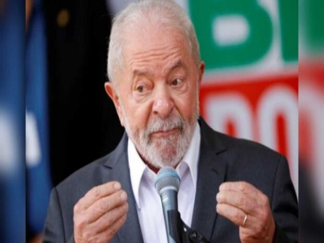 Lula faz exames na garganta em So Paulo