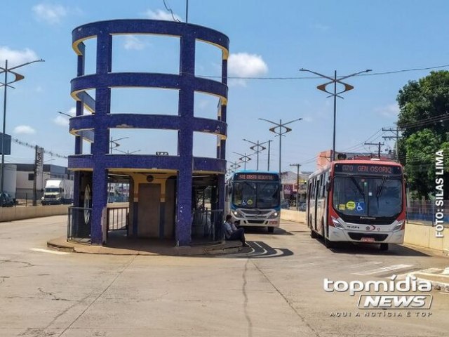 Idoso racista xinga por falta de lugar e  preso em nibus de Campo Grande