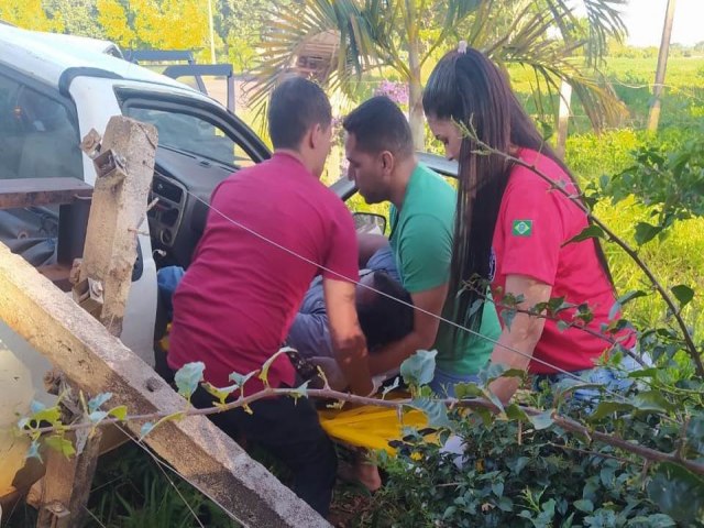 DEODPOLIS: Coliso entre carros deixa quatro pessoas feridas