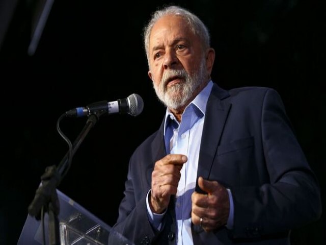 Lula apresenta novo Bolsa Famlia e diz que vai reverter desacelerao do PIB