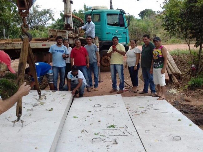 Prefeitura entrega ponte de concreto na comunidade da Mansinha na zona rural de Santa Terezinha-TO 