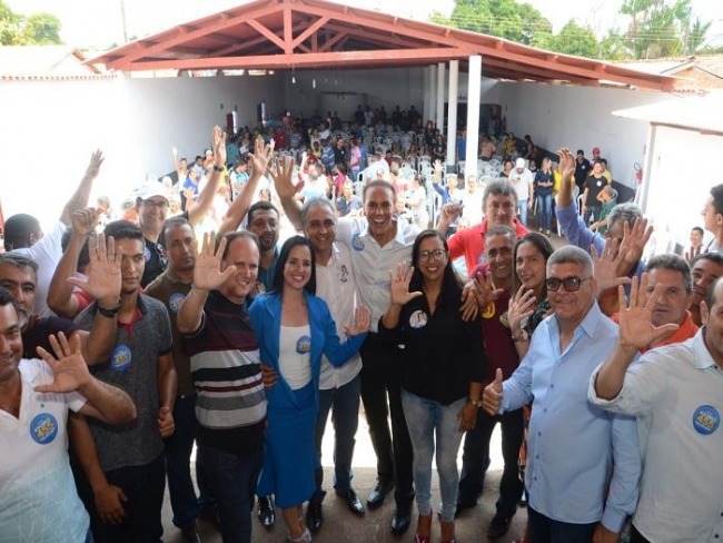 SO BENTO-TO : Prefeitos, vereadores e lderes se manifestam em apoio  reeleio de Atades