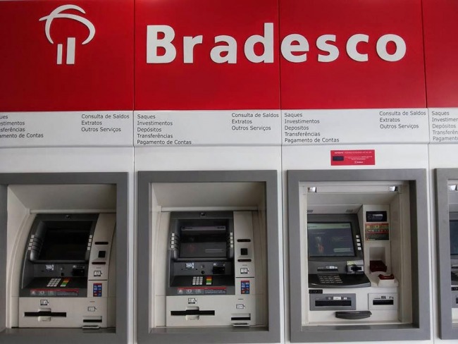 Moradores reclamam de falta de dinheiro nos caixas eletrnicos do Bradesco em Carolina -MA