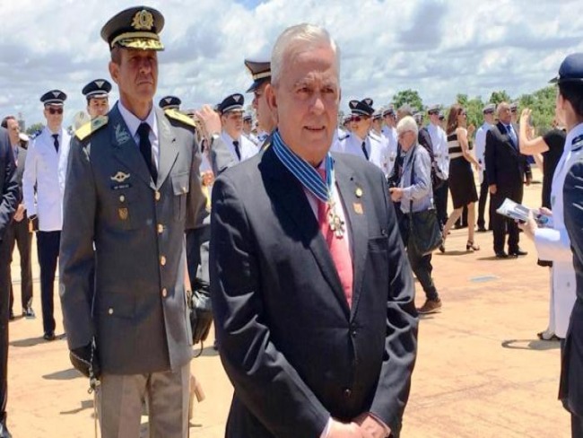 Pedro Fernandes recebe a Medalha do Mrito Aeronutico