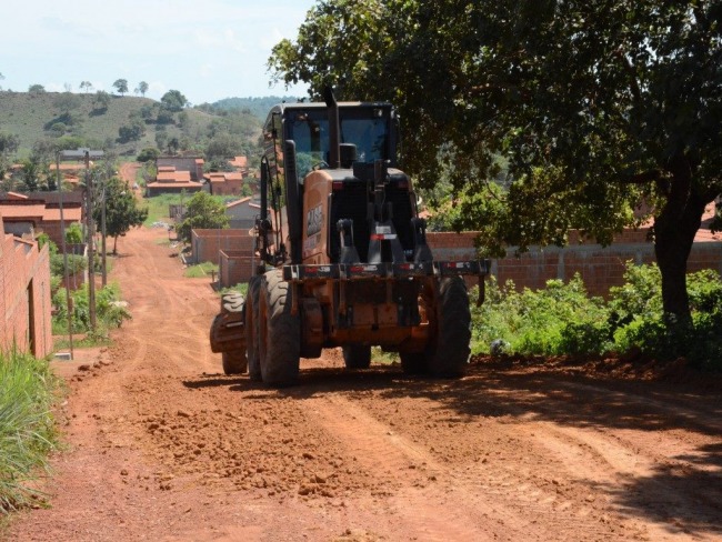 PREFEITURA DE ESTREITO- TRABALHO DE RECUPERAO DAS RUAS DESTRUDAS PELAS FORTES CHUVAS