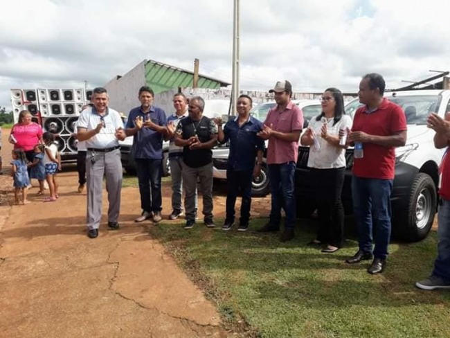 Prefeitura Municipal entrega seis   veculos novos para a Secretaria de Sade de Luzinpolis do Tocantins 