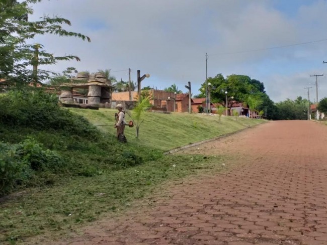 O nome  TRABALHO: Prefeitura Realiza Mutiro de Limpeza no Povoado Fortuna em Santa Terezinha TO 