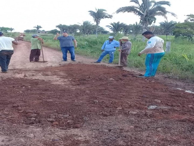 Administrao vistoria estradas vicinais para continuidade de servios de manuteno em Piraqu-TO 