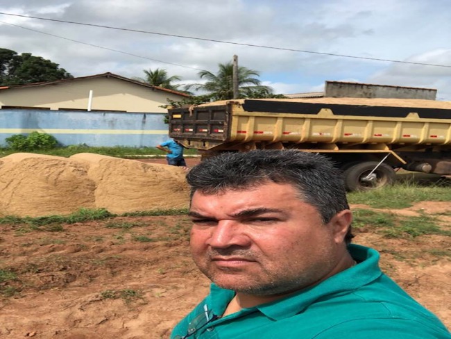 Prefeitura d incio  construo da Praa no Municpio de Piraqu-TO  