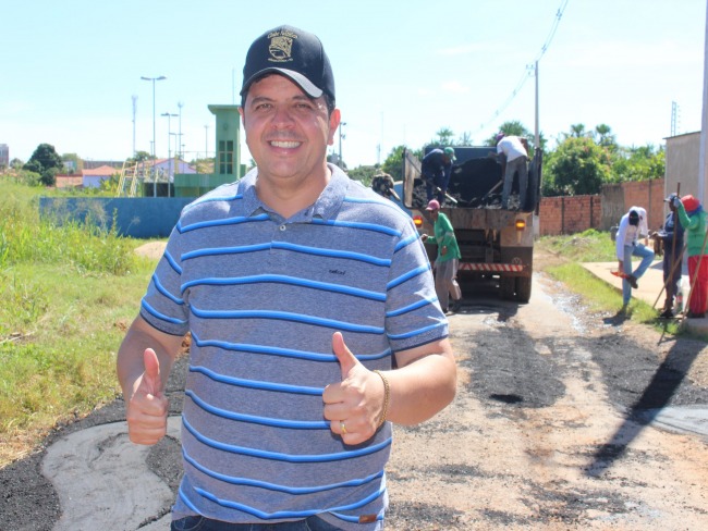 Prefeitura Municipal de Carolina MA comea obras de terraplanagem para asfaltamento interligando os bairros Ticonc e Brejinho 