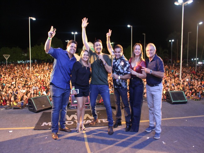 Com pblico recorde no show de Mano Walter em comemorao aos 160 anos de Carolina MA,  considerada a maior da histria