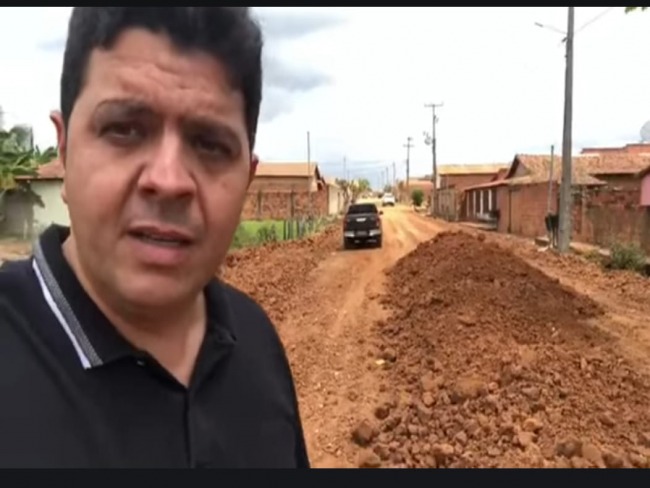 OBRAS  Carolina MA: Prefeitura executa servios de patrolamento e cascalhamento de ruas no bairro Nova Carolina