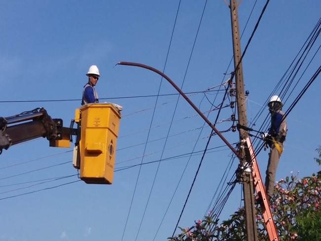 Prefeitura vem colocando lmpadas LED em todas as principais vias da cidade de Carolina-MA