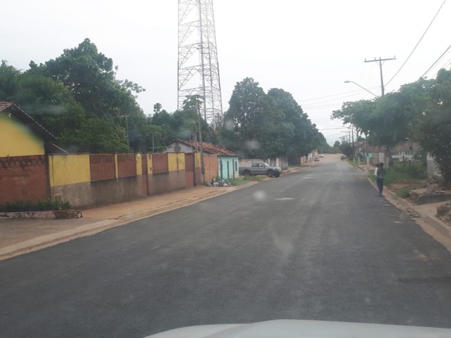  Descaso com dinheiro pblico revolta moradores; rua asfaltada em menos de um ano j mostra estragos