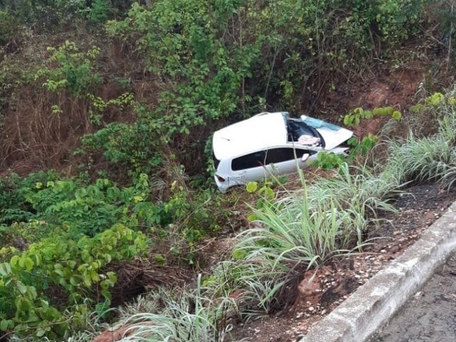 Filho de prefeito morre aps carro capotar e cair em ribanceira de rodovia no Bico do Papagaio 