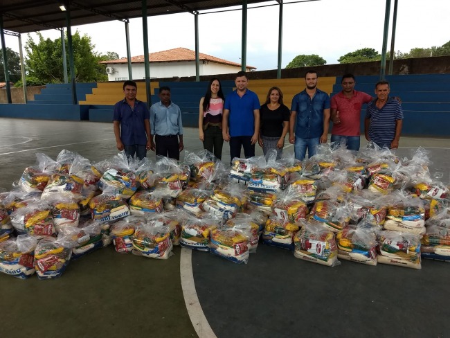 Prefeitura promove Natal Solidrio com entrega de cestas bsicas e alimentos as famlias de Aguiarnpolis-TO 