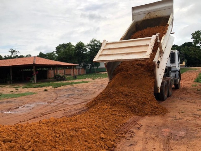 Prefeitura recupera estrada vicinal de acesso ao Povoado Canto Grande em Carolina-MA 