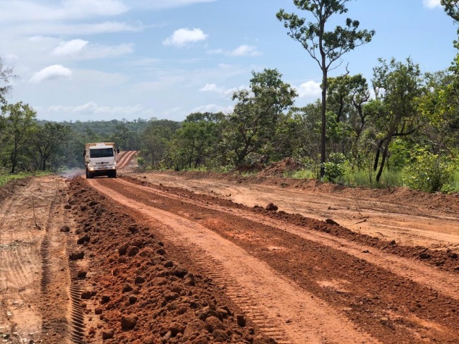 Sonho realizado! Populao comemora recuperao de estrada que liga Carolina   ao povoado Limoeiro zona rural do municpio.