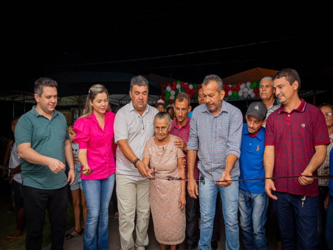 Emoo e reconhecimento marcam inaugurao de UBSAnsio de Sousa Carneiro 