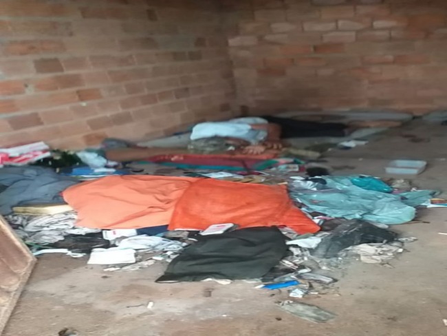 No Tocantins, idoso de 78 anos  encontrado doente e abandonado em quarto e com rosto comido por larvas