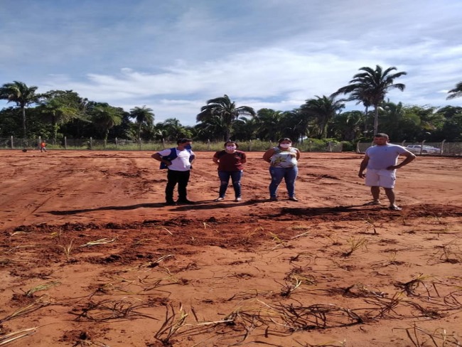 AVANAM AS OBRAS DO CAMPO DE FUTEBOL DO POVOADO SANTA HELENA EM NAZAR-TO