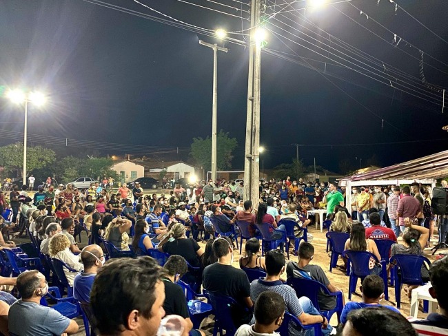 MULTIDO PRESTIGIA PR-CAMPANHA DO PREFEITO DR ERIVELTON NO CAMPO DO VITORINO EM CAROLINA-MA