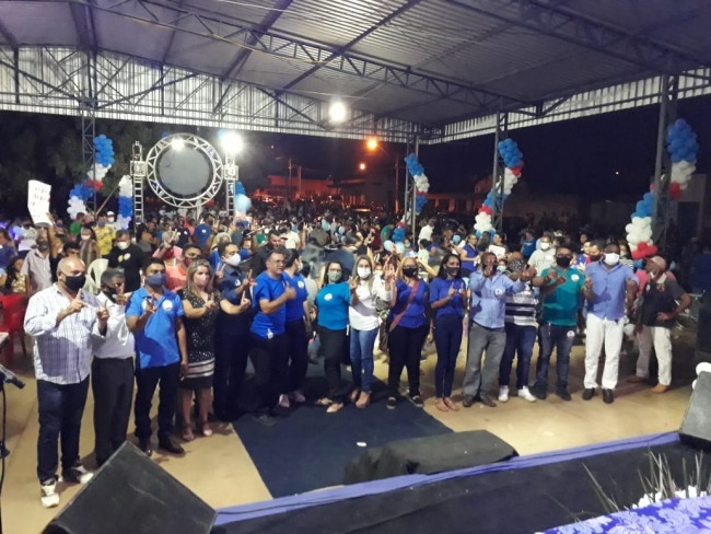 Multido comparece na conveco homologa pr-candidatura de Valdeson e Ftima em Aguiarnpolis-TO