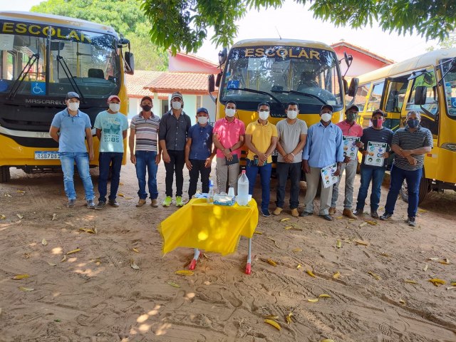 MOTORISTAS DO TRANSPORTE ESCOLAR DE PALMEIRANTE SO ORIENTADOS SOBRE PREVENO  COVID NA VOLTA S AULAS