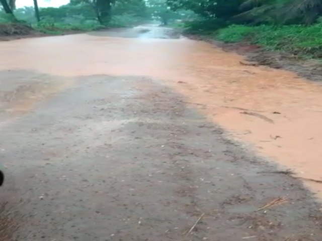 Moradores reclamam de atoleiro em estrada vicinal no Povoado Pinga em Nazar do Tocantins 