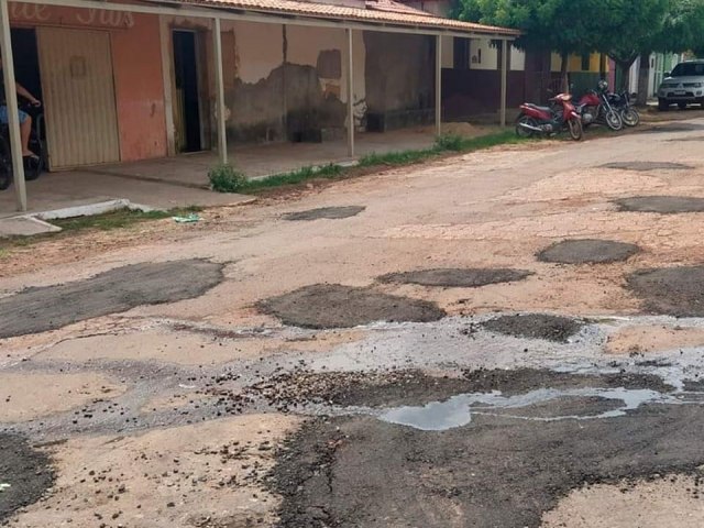 Prefeitura inicia operao tapa buraco em ruas da cidade de Carolina -MA