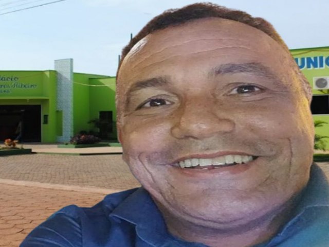 PREFEITO CLAYTON PAULO COMPRA 50 MIL BALES, 3KMs DE TECIDO E 750 MIL GRAMPOS NA LOJA DO IRMO DE UM SECRETRIO DA PREFEITURA DE NAZAR-TO