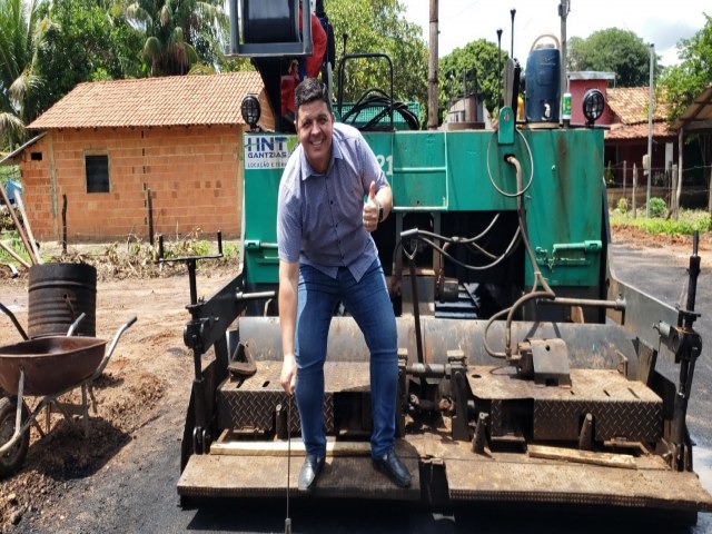 MAIS OBRAS; DISTRITO SO JOO DAS CACHOEIRAS RECEBE PAVIMENTAO ASFLTICA. MAIS QUALIDADE DE VIDA, SONHO REALIZADO.