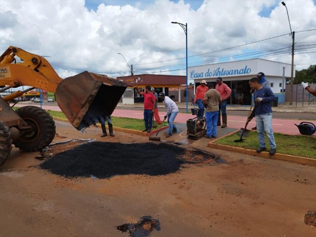  Prefeitura de Estreito inicia operao tapa-buraco em toda a cidade