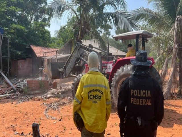 Polcia Federal destri estruturas utilizadas para armazenamento de drogas em esquema de trfico internacional