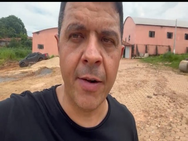 AO DESTACAR OBRAS NA ORLA DE CAROLINA, PREFEITO DOUTOR ERIVELTON D BOAS NOTCIAS