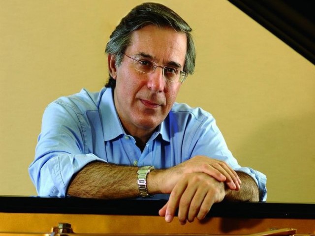 Oficina de Msica de Curitiba comea com o brilho do pianista Arnaldo Cohen no Teatro Guara