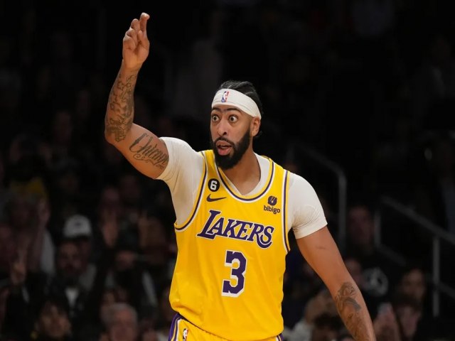 Lakers estragam retorno de Curry e vencem Warriors na NBA com show de Anthony Davis