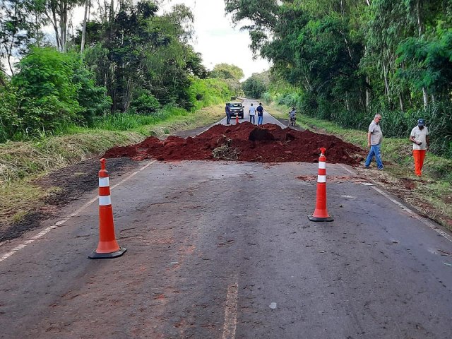 Rodovia em Tamboara  interditada devido aos danos causados pelas chuvas